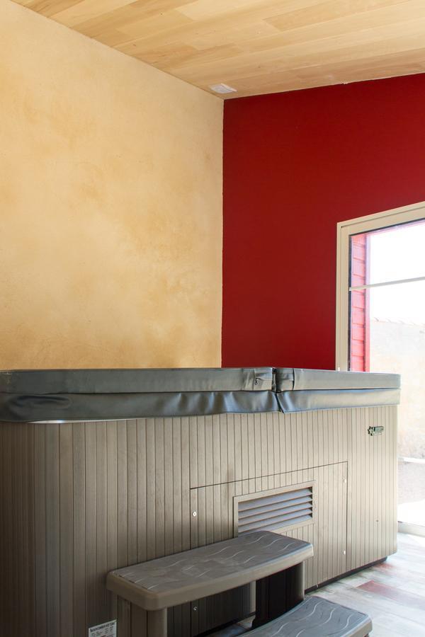 Le Puy Carmin - Chambre d'hôtes avec jacuzzi Bazoges-en-Paillers Extérieur photo